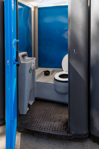 Best Portable restroom trailer rental  in Gretna, LA